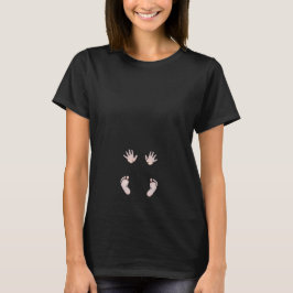 Camiseta Maternidade de bebês e pés por Leslie Harlow