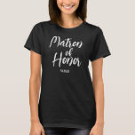 Camiseta Matriz de Honra Personalizada de Script<br><div class="desc">Matrimônio Personalizado de Honra T-Shirt no estilo de letra de script com letras brancas. Fácil de personalizar com o nome da sua Matriz de Honra.</div>