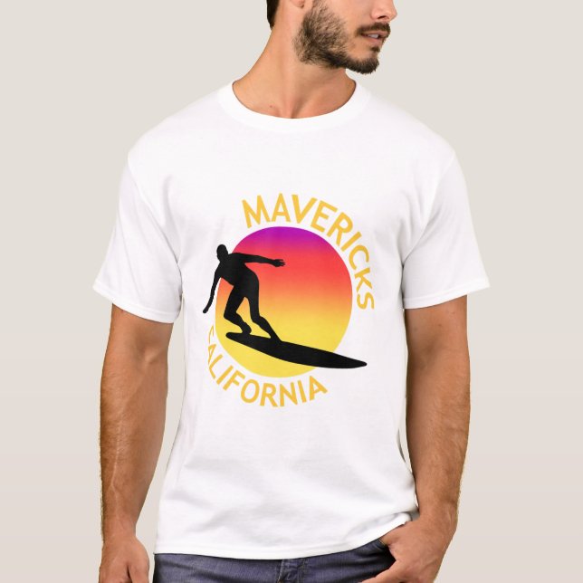 Camiseta Mavericks Surfing California Vacation  (Frente)