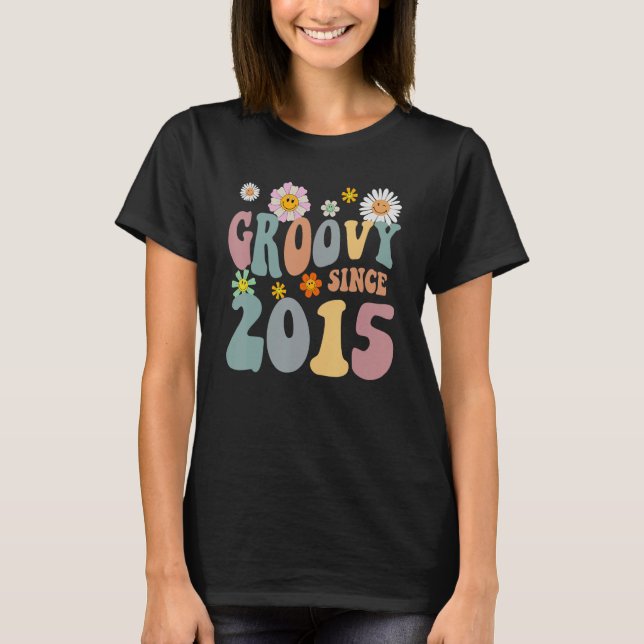 Camiseta Mb Groovy Desde 2015 Nascimento do 7 da Flor de Hi (Frente)