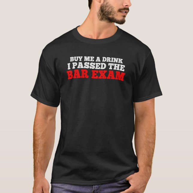 Camiseta Me Compre Um Drink Eu Passei No Exame Da Ordem (Frente)