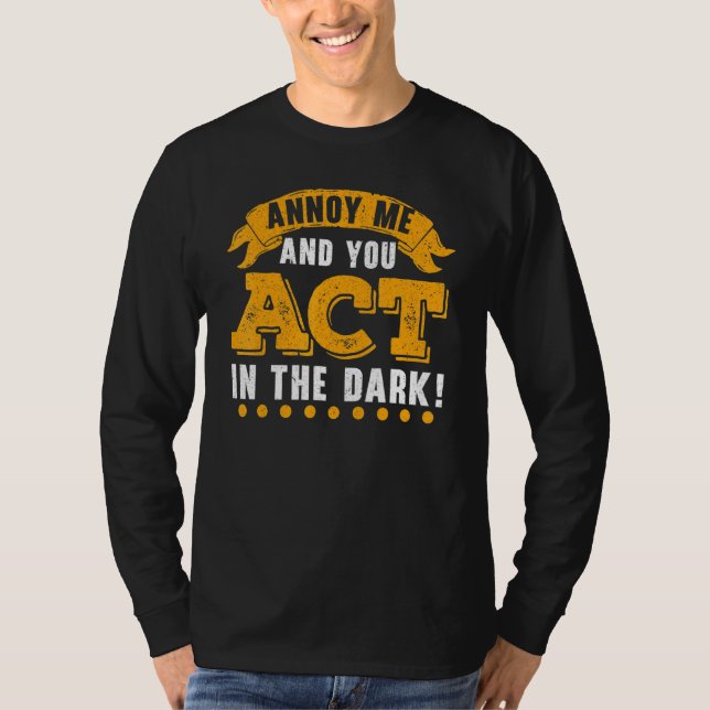 Camiseta Me Incomode E Você Age No Diretor Do Teatro Escuro (Frente)