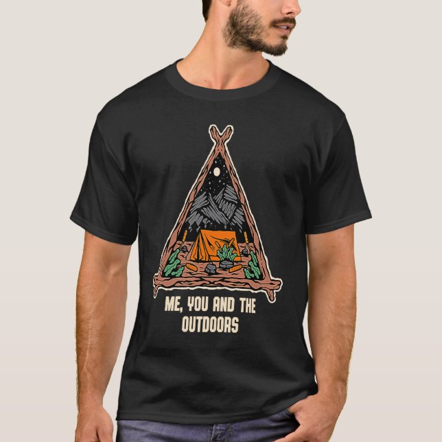 Camiseta Me You and the Outdoors Camping Couples Camper  Tr (Frente)