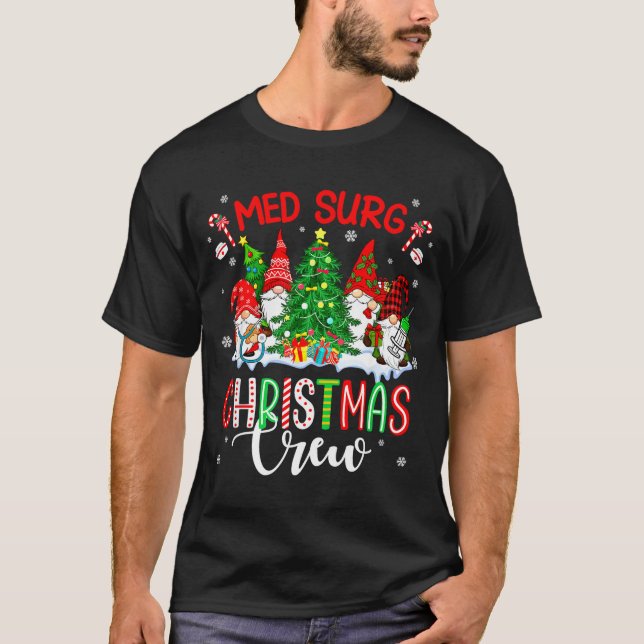 Camiseta Med Surg Christmas Crew Group Gnomes Decorating Xm (Frente)