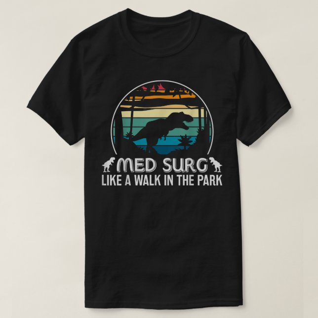 Camiseta Med Surg Como Caminhar Em Park Enfermeira Engraçad (Frente do Design)