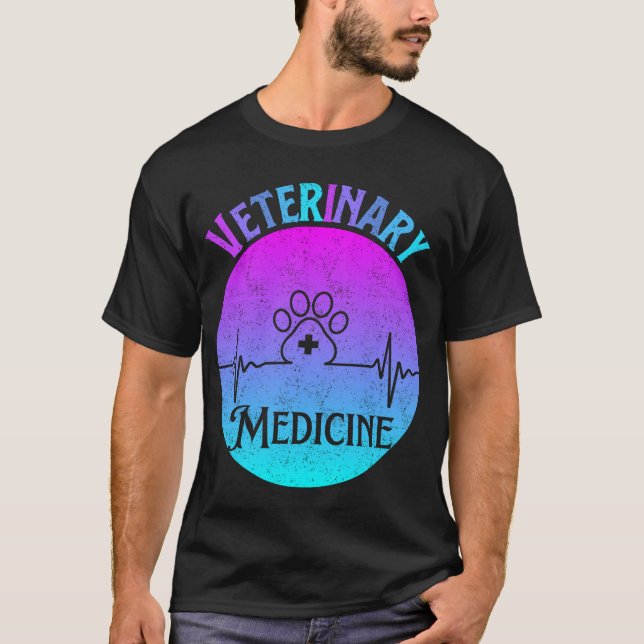 Camiseta Medicina Veterinária Funny Ideal para Veterina Fut (Frente)