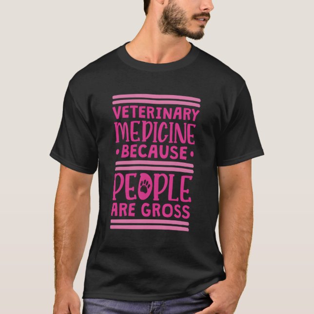Camiseta Medicina Veterinária Porque Pessoas São Brutas (Frente)