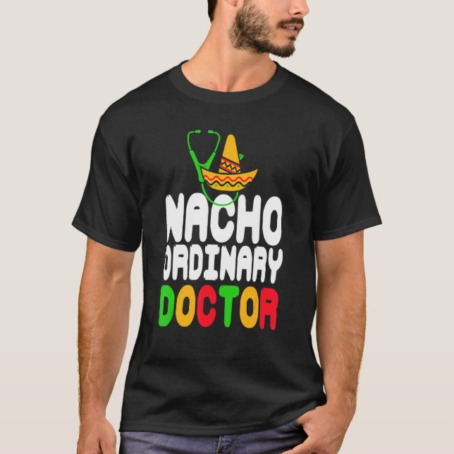 Camiseta Médico Comum Nacho Presente (Frente)