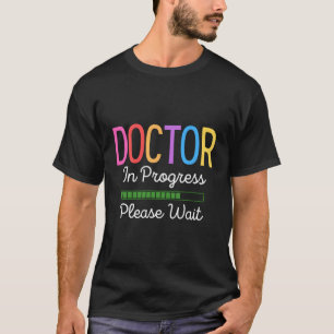 Camiseta Médico Em Curso Por Favor Aguarde O Médico Gradu F