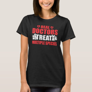 Camiseta Médicos de verdade tratam espécies múltiplas u2013