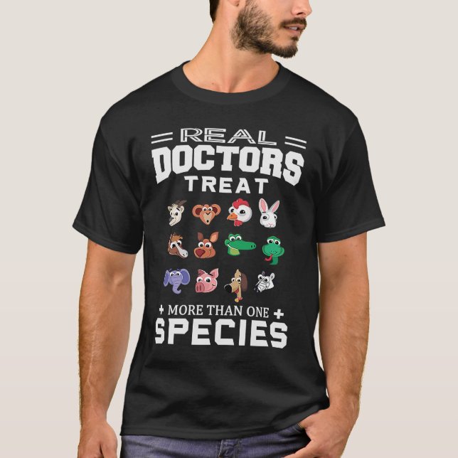 Camiseta Médicos Tratam Mais De Uma Espécie Veterinária (Frente)