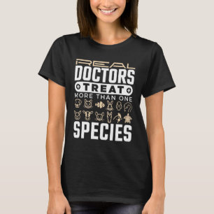 Camiseta Médicos Verdadeiros Veterinários Tratam Mais De Um