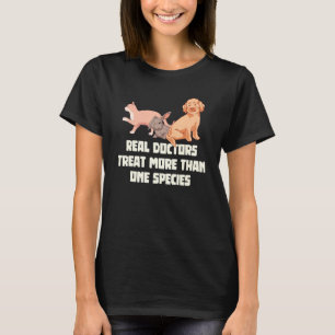 Camiseta Médicos Verdadeiros Veterinários Tratam Mais De Um