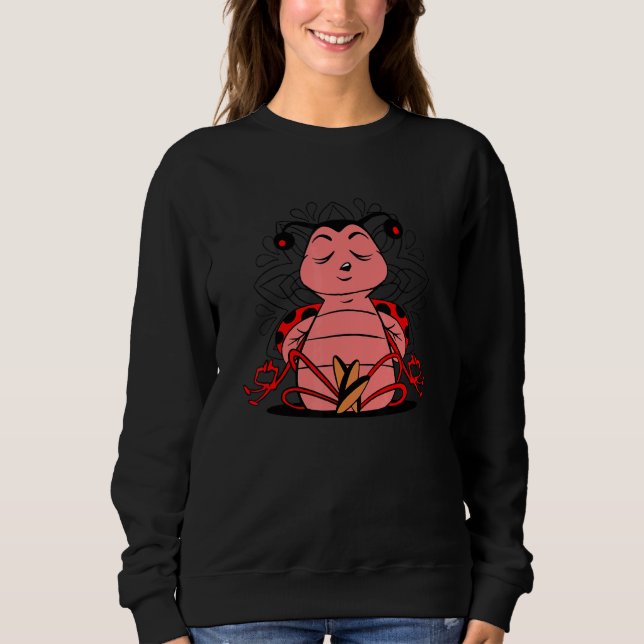 Camiseta Meditating Ladybug doing yoga for meditation and m (Frente)