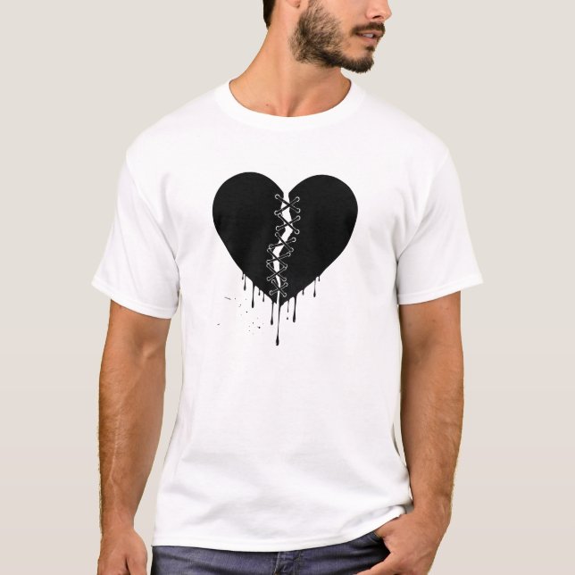 Camiseta Meia-Noite Remendada: Coração de Obsidiana Costura (Frente)