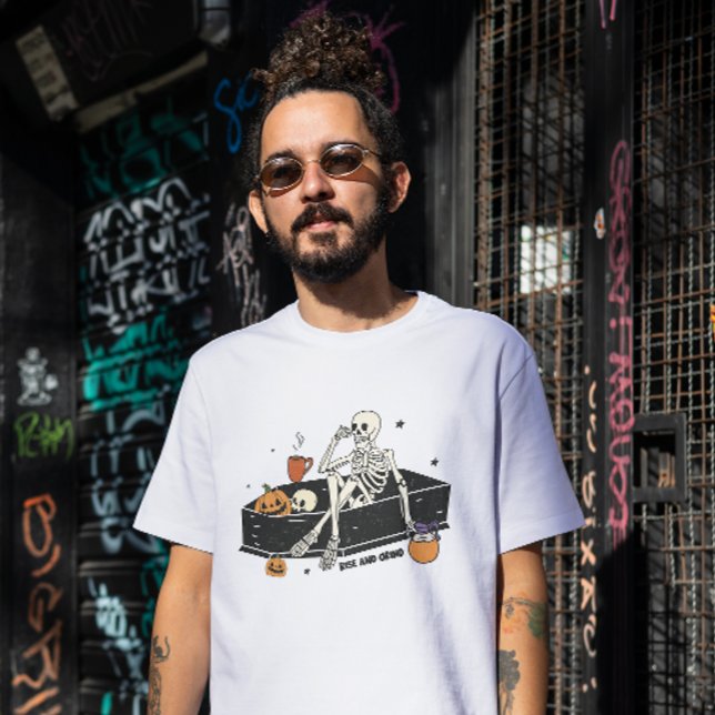 CAMISETA MEIO AUMENTO E ESQUELETO GRÁTICO EM UM COFÃO (Criador carregado)