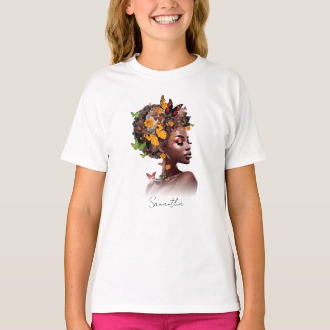 Camiseta Melanina Magic: Cabelo Afro e Borboleta Colorida (Frente)