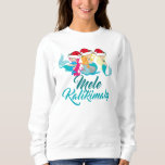 Camiseta Mele Kalikimaka Mermaid Christmas Cute Beach<br><div class="desc">Mele Kalikimaka,  a camisola das mulheres. Um design de Natal feliz no Havaí com 3 sereias bonito vestindo chapéus de Papai Noel e biquinis verdes sobre o impressão azul do oceano. Um belo presente de feriado na praia para uma garota que ama o Havaí.</div>