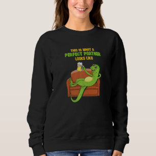 Camiseta Melhor Amiga Iguana Com Cerveja Em Sofa