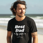Camiseta Melhor Pai de Nome Personalizado por Parte RetroLe<br><div class="desc">Ponha um presente em um só para Pai com esta camisa personalizada! Design legal retroativo para o melhor Pai por par. Passe em estilo no curso!</div>