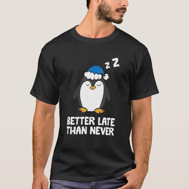 Camiseta Melhor Tarde Do Que Nunca Pinguim (Frente)