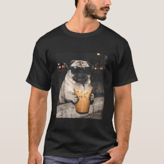 Camiseta Meme de cachorro engraçado pug bebendo café gelado