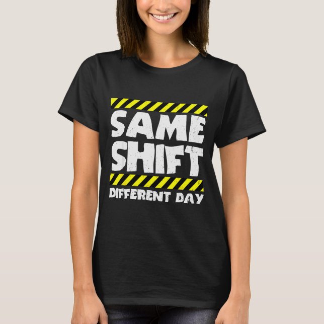 Camiseta Meme de Trabalho Engraçado - Mesmo Turno Dia Difer (Frente)