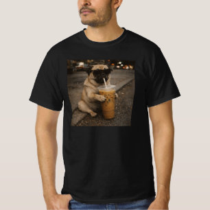 Camiseta Meme do Animal Engraçado do Pug Bebendo Café Gelad