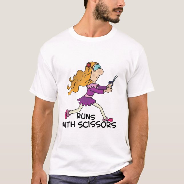 Camiseta menina correndo com tesoura (Frente)