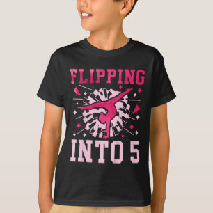 Camiseta Menina de 5 anos de idade fazendo cheerleading de