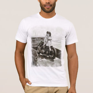 CAMISETA MENINA DO PINUP NA MOTOCICLETA