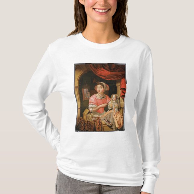 Camiseta Menina que guardara uma boneca em um interior (Frente)
