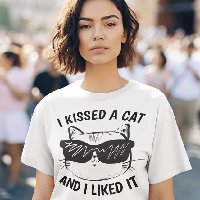 Camiseta Meninas Engraçadas T-Shirts, BEIJEI UM GATO COMO E (Criador carregado)