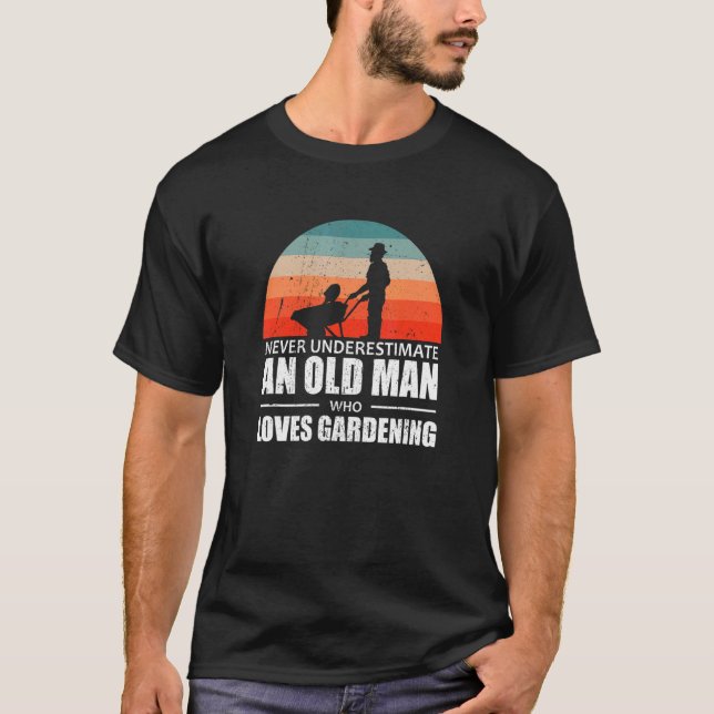 Camiseta Meninas Gardener Nunca Subestime Um Velho Que (Frente)