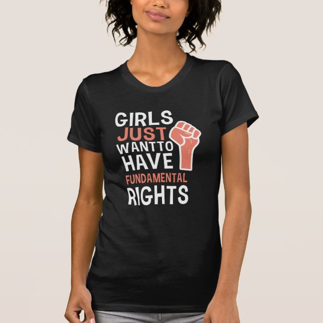 Camiseta Meninas Só Querem Ter Direito Fundamental (Frente)