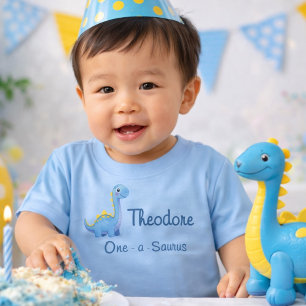 Camiseta Menino Bonito Azul Aquarela Um-a-Sauro 1º Aniversá