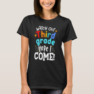 Camiseta Meninos Assistam O Terceiro Ano Aqui Eu Vim Menina