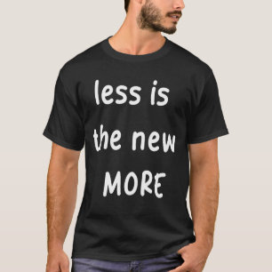 Camiseta Menos é o novo mais minimalista