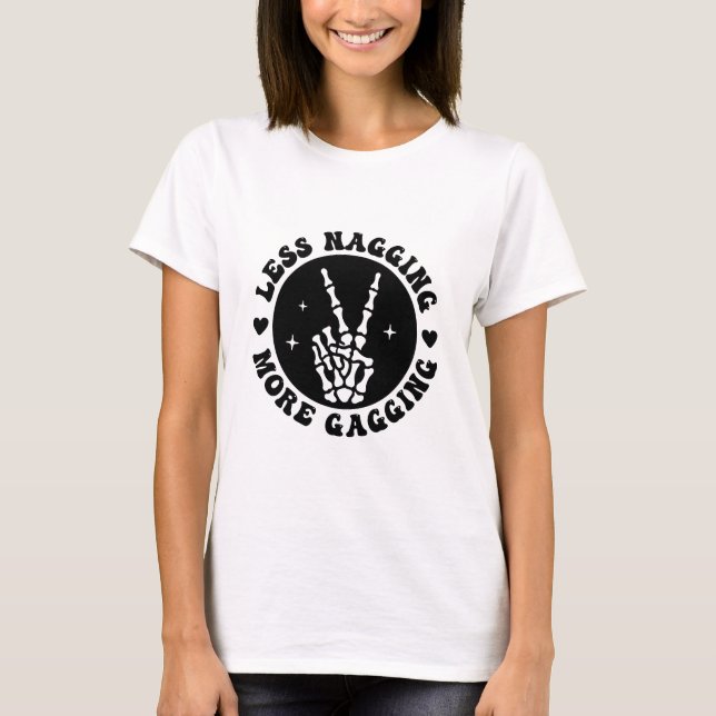 Camiseta Menos Nagging Mais Gaging Cheeky Humor Design (Frente)