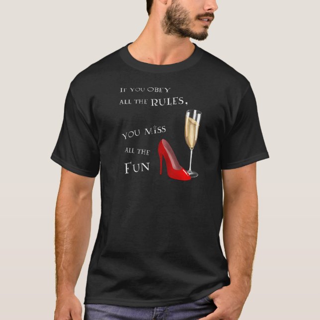 Camiseta Menos Regras Mais Divertidas (Prosecco E Calçados) (Frente)