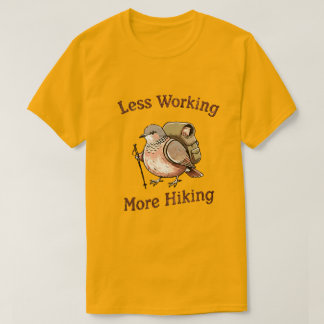 Camiseta “Menos Trabalho, Mais Trilhas” Passarinho Engraçad