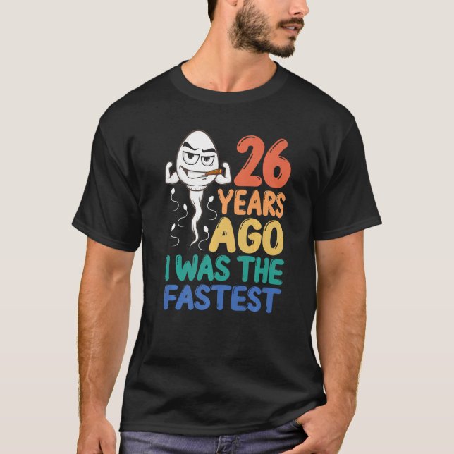 Camiseta Mens 26º Aniversário Gag Vestido 26 Anos Atrás Eu  (Frente)