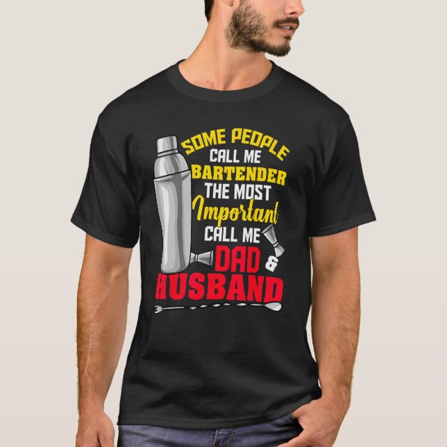 Camiseta Mens Algumas Pessoas Me Chamam De Barman Mais Impo (Frente)