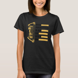 Camiseta Mens Archery Nunca Subestima Um Velho Com