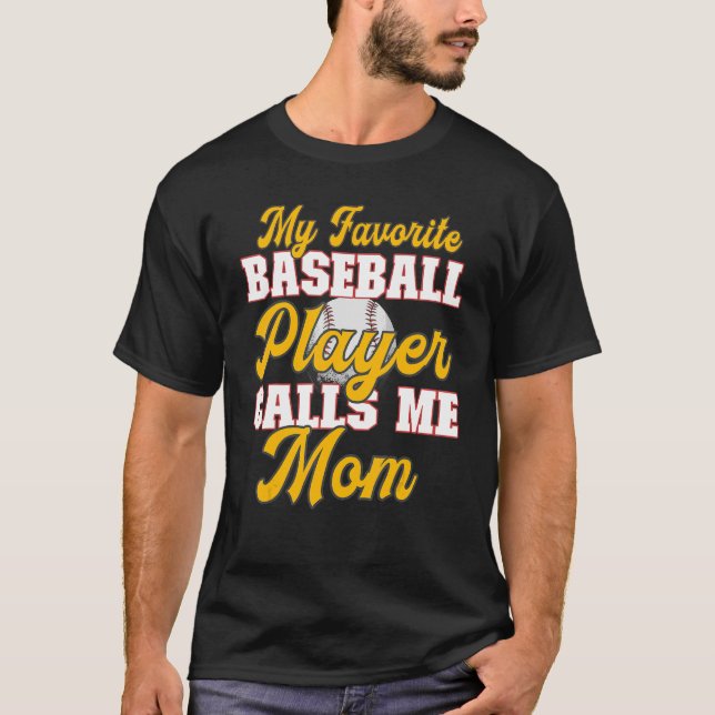 Camiseta Mens Baseball My Favorite Player Calls Me Mom (Frente)