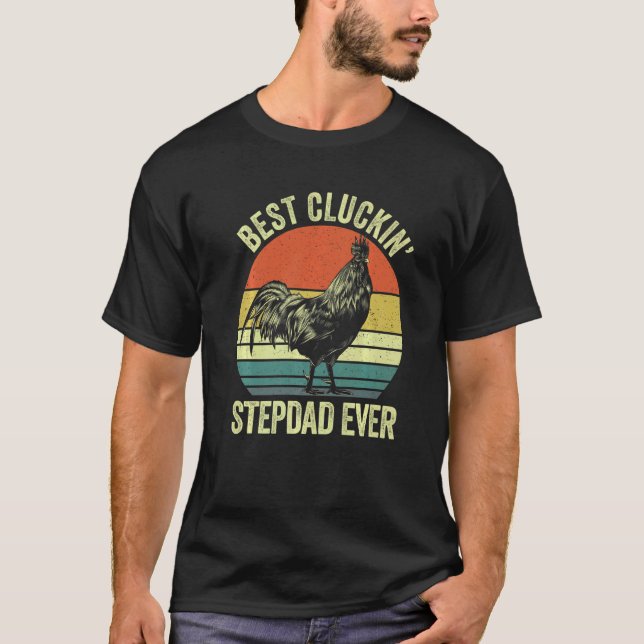 Camiseta Mens Best cluckin' stepdad ever  rooster clucking  (Frente)