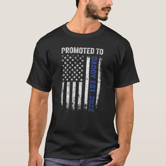 Camiseta Mens Blue Line Promoted To Daddy 2022 Funny Police (Frente)