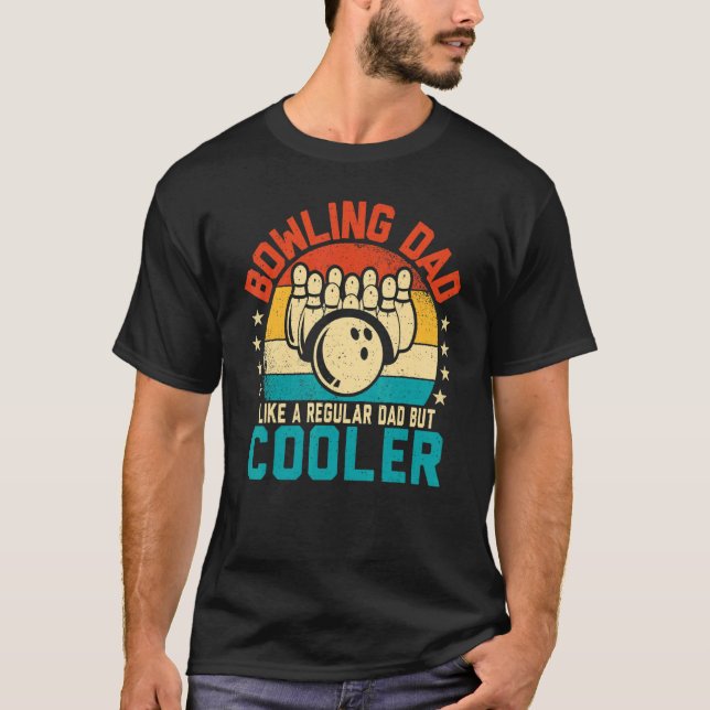 Camiseta Mens Bowling Dad  Like a Normal Dad Retro Bowling  (Frente)
