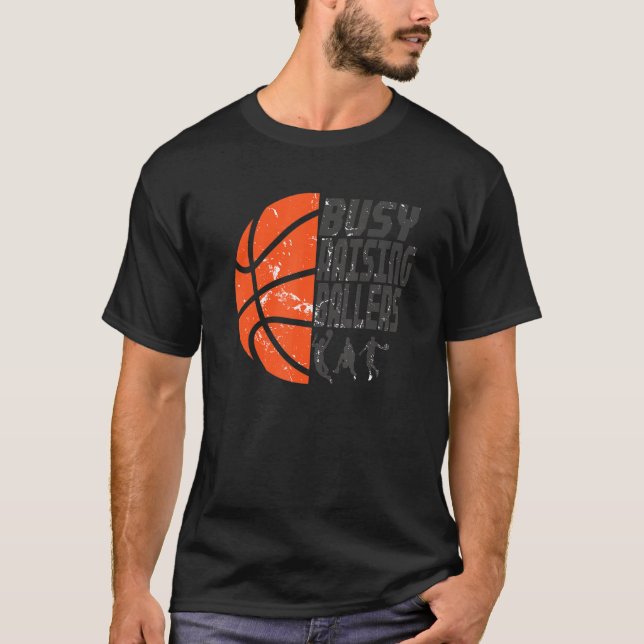 Camiseta Mens Busy Raising Ballers   Basketball Dad (Frente)