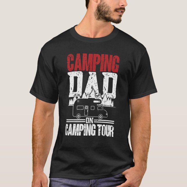 Camiseta Mens Camping Dad On Tour  Camper Caravan  Camping (Frente)